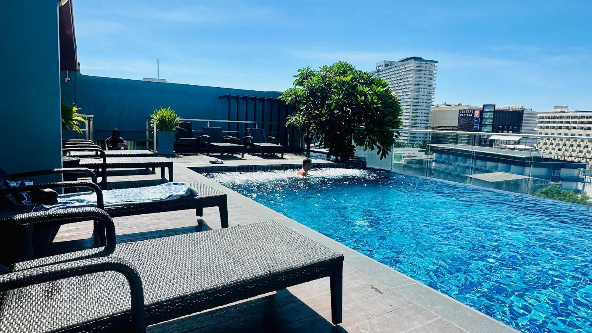 The Base Inn Pattaya Esterno foto