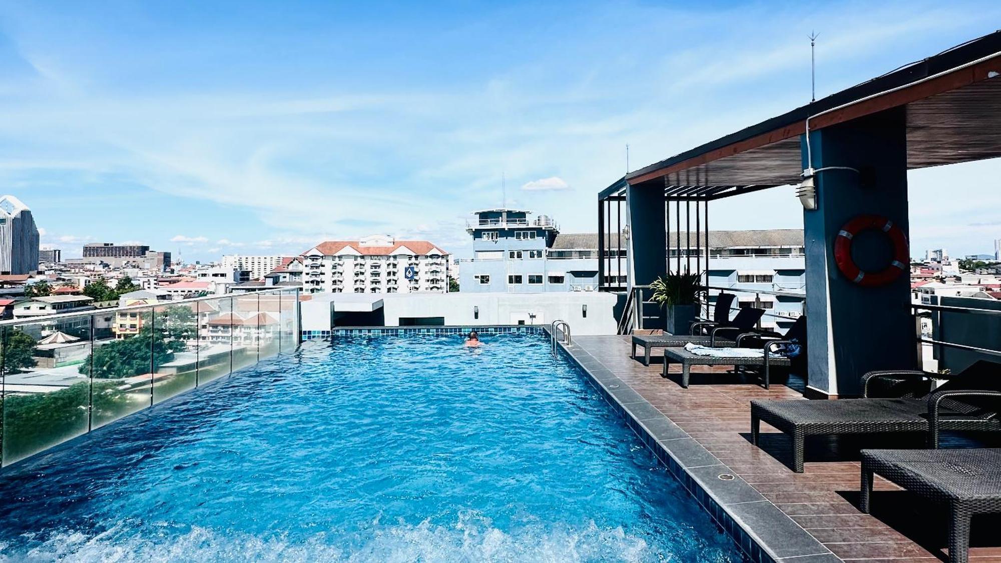 The Base Inn Pattaya Esterno foto